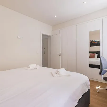 Sunny Patio And King Size Bed In Trendy Marvila * Lizbona