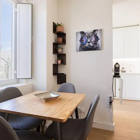 Sunny Patio And King Size Bed In Trendy Marvila