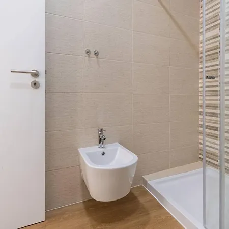 Apartament Sunny Patio And King Size Bed In Trendy Marvila Lizbona