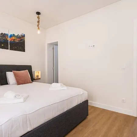 Apartament Sunny Patio And King Size Bed In Trendy Marvila Lizbona