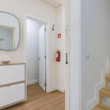 Apartament Sunny Patio And King Size Bed In Trendy Marvila Lizbona