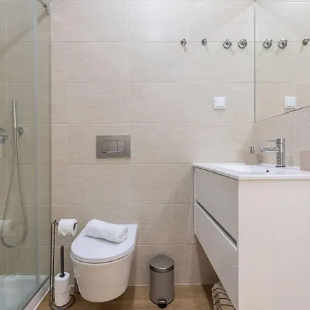 Sunny Patio And King Size Bed In Trendy Marvila Apartament