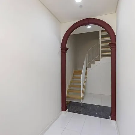 Sunny Patio And King Size Bed In Trendy Marvila Apartament Lizbona