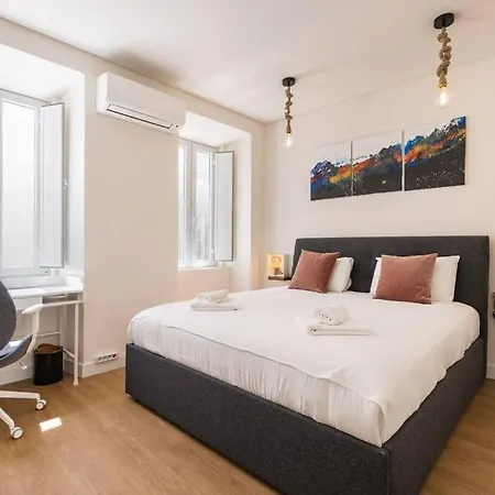 Sunny Patio And King Size Bed In Trendy Marvila Apartament
